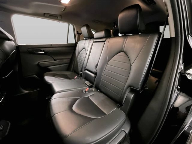 Used 2023 Toyota Highlander XLE AWD/4WD image 25