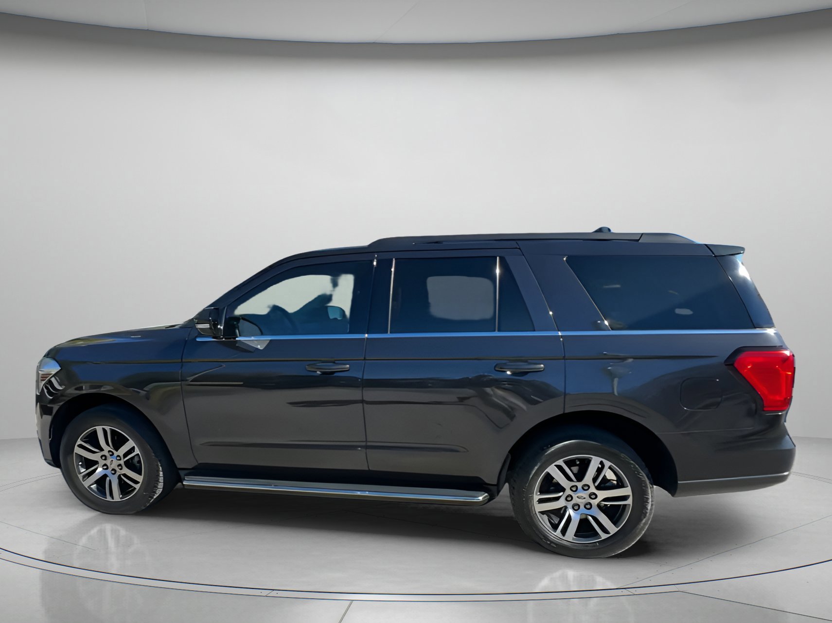 Certified 2023 Ford Expedition XLT image 10