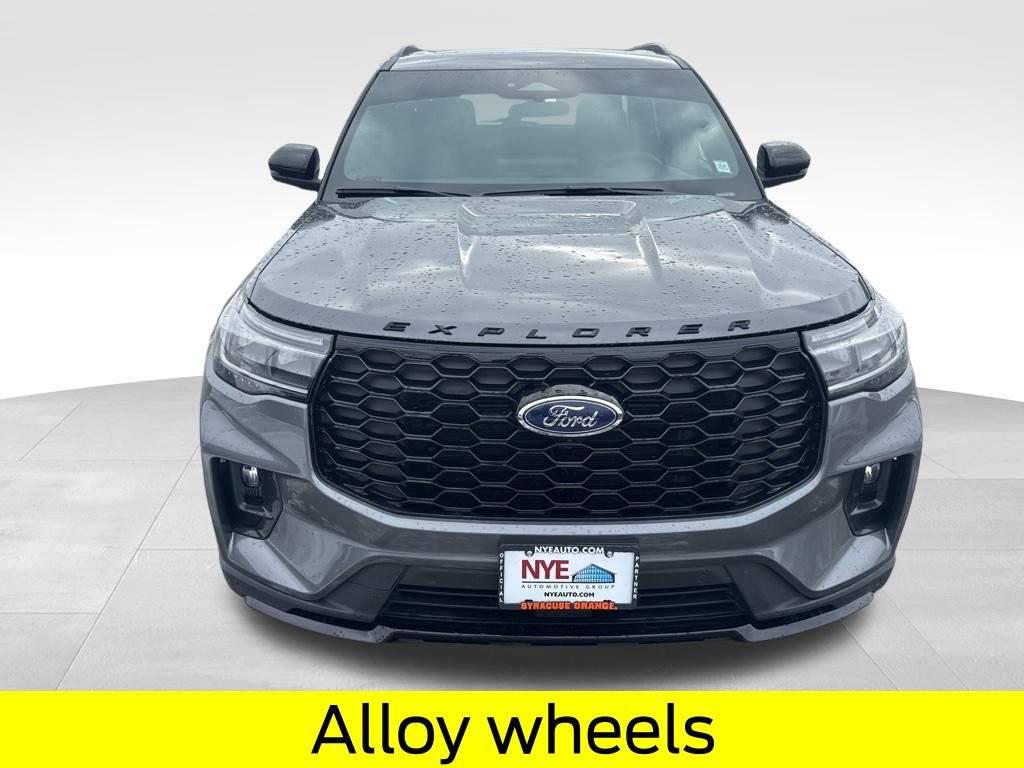 Certified 2025 Ford Explorer ST-Line image 9
