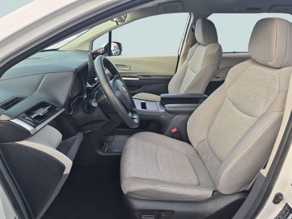 Used 2024 Toyota Sienna LE AWD/4WD image 21