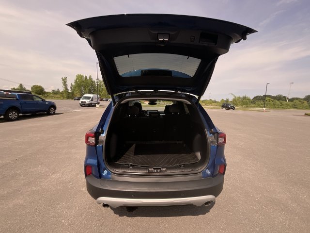 Certified 2023 Ford Escape Platinum AWD/4WD image 25