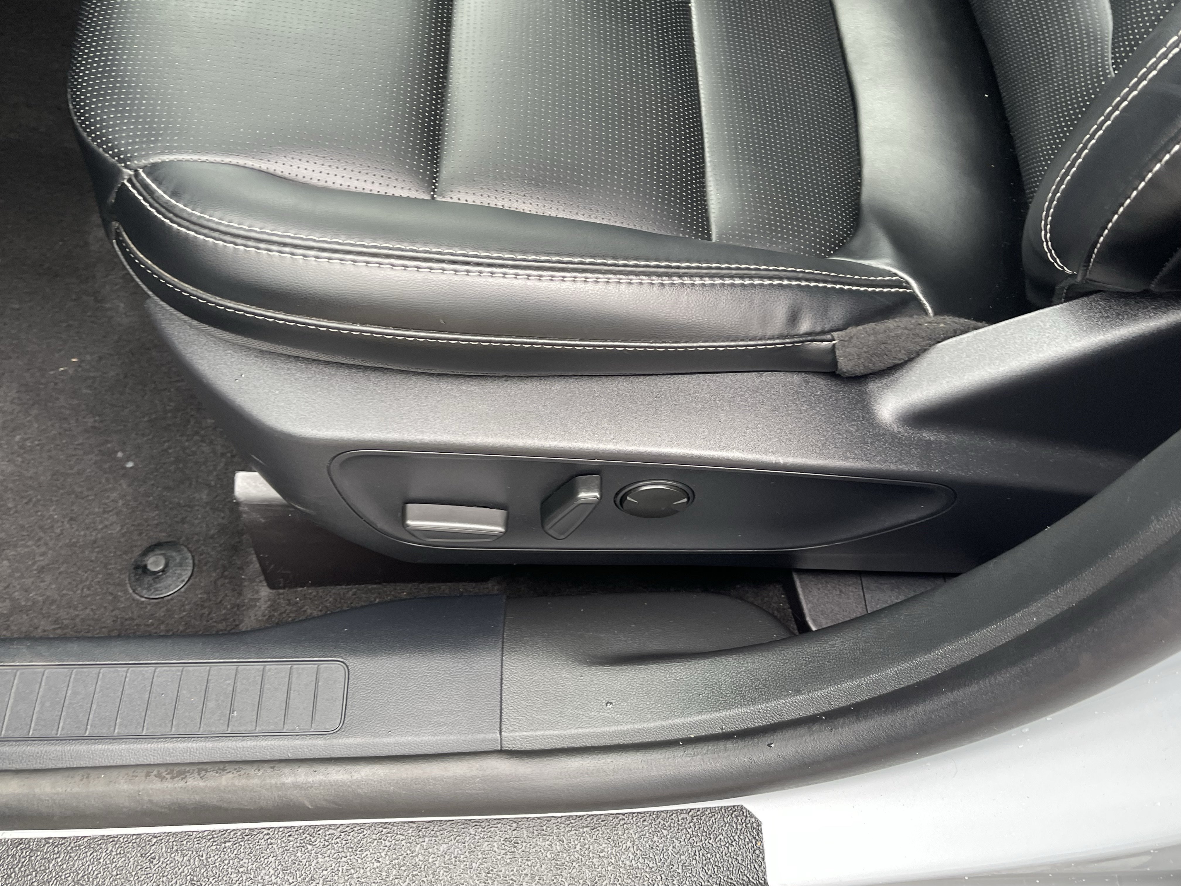 Certified 2025 Ford Escape Platinum AWD/4WD image 15