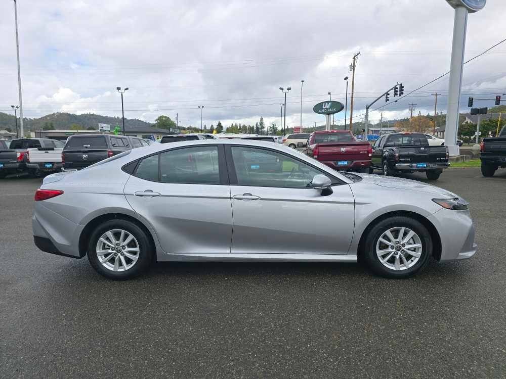 Used 2025 Toyota Camry LE FWD image 6