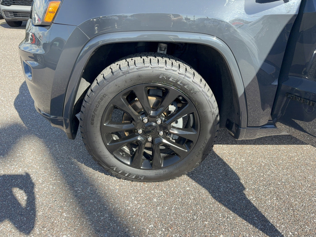 Used 2018 Jeep Grand Cherokee Altitude image 34