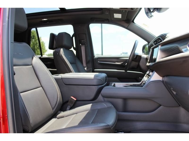 Used 2024 GMC Yukon Denali w/ Advanced Technology Package AWD/4WD image 19