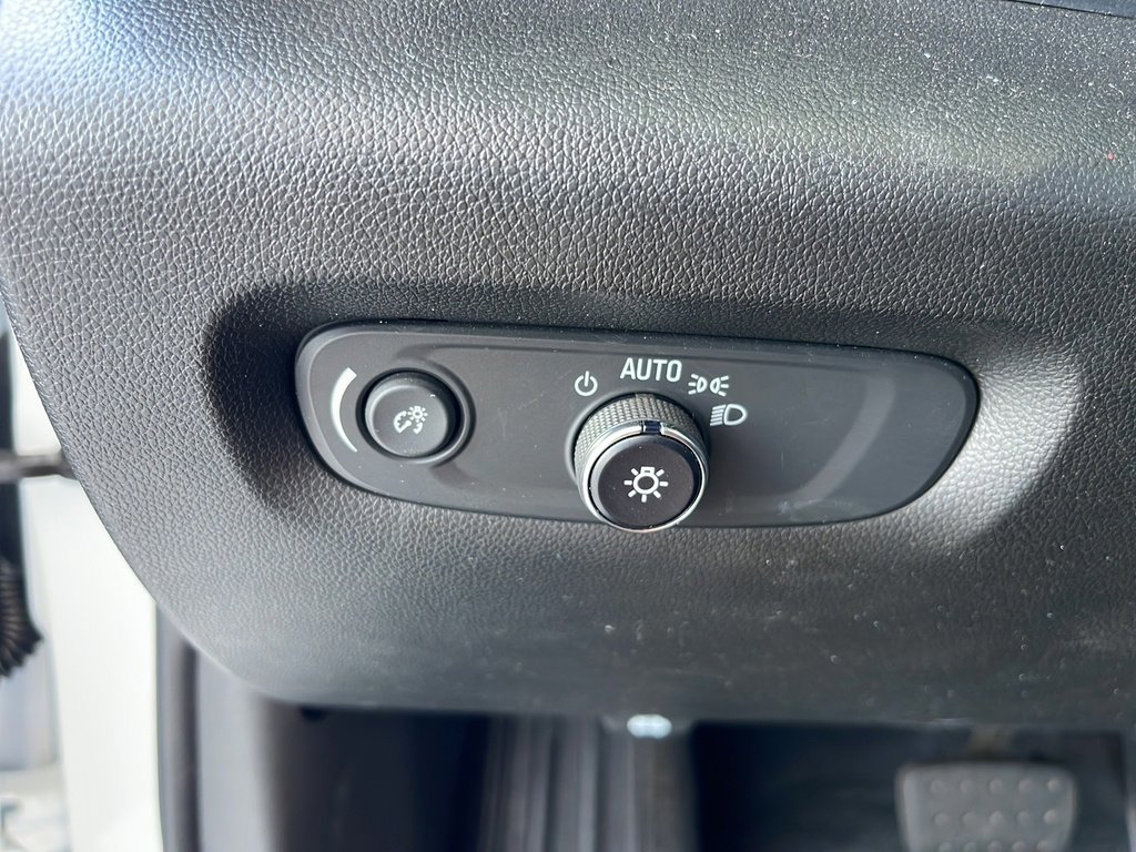 Used 2022 Chevrolet Traverse RS image 28