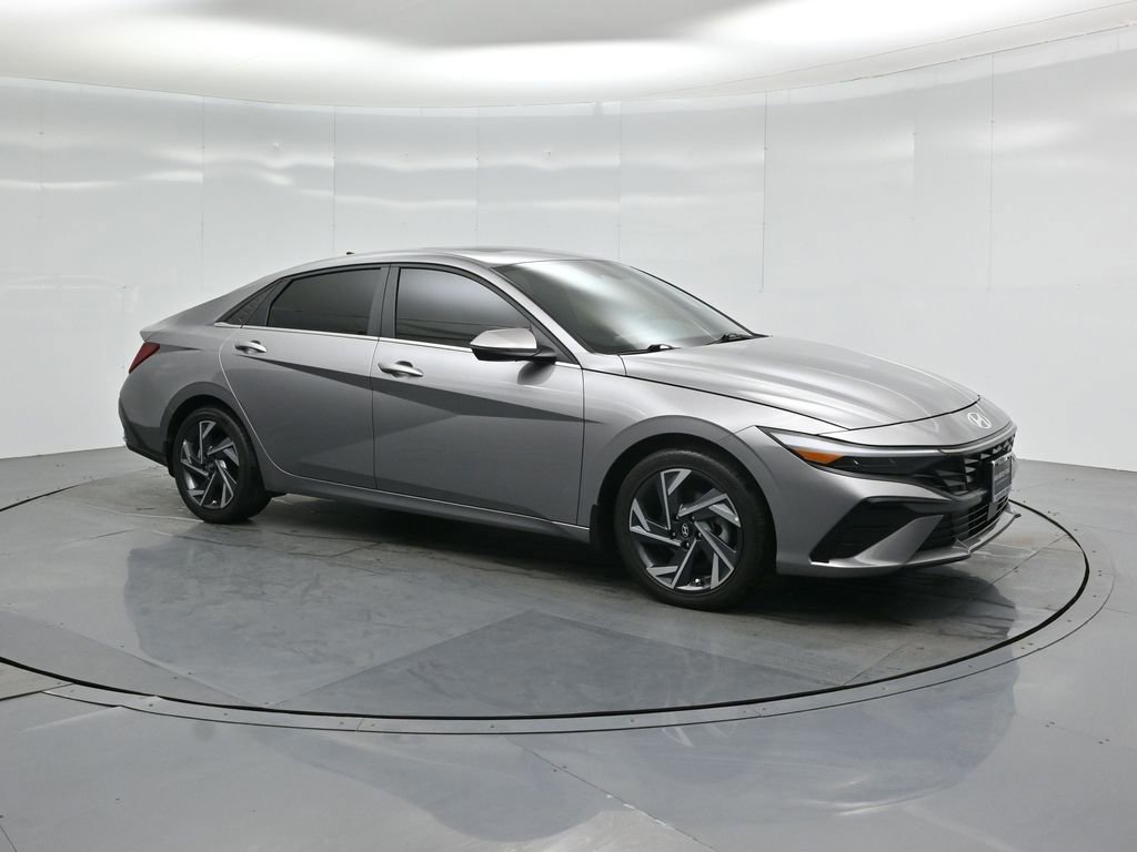 Used 2024 Hyundai Elantra Limited image 3
