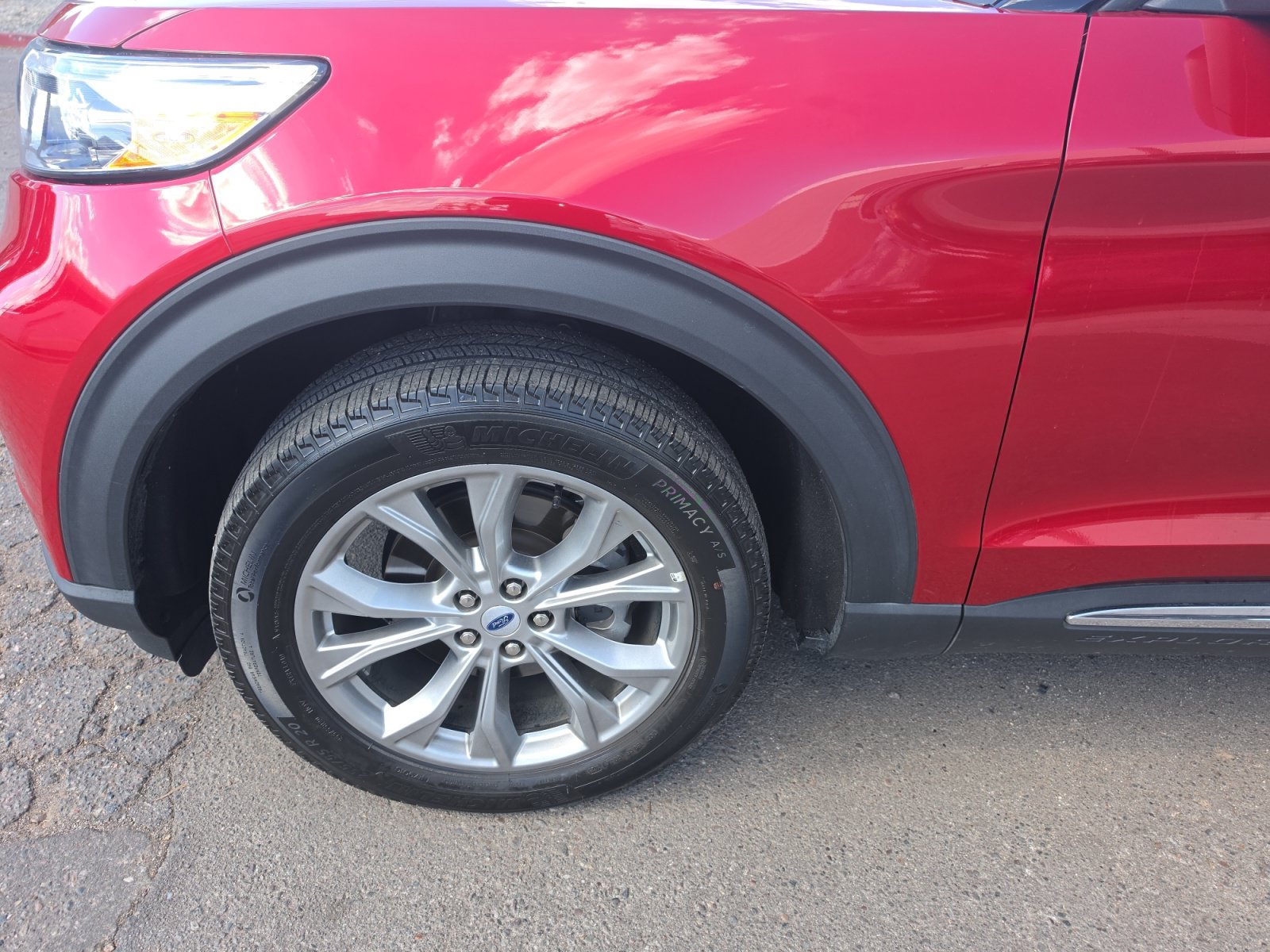 Certified 2023 Ford Explorer XLT w/ Equipment Group 202A AWD/4WD image 9