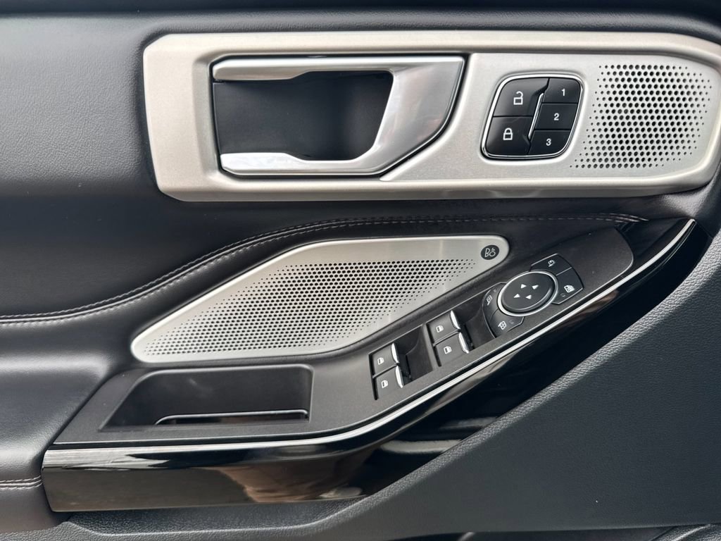 Certified 2023 Ford Explorer Platinum w/ Technology Package image 10