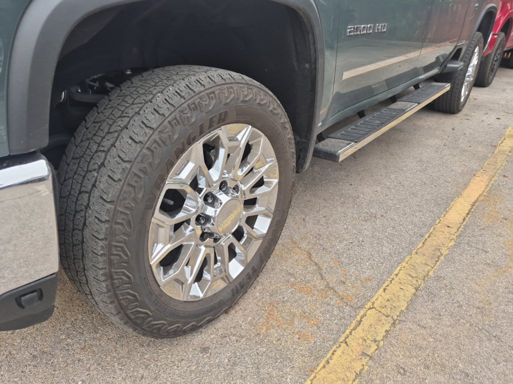 Used 2026 Chevrolet Silverado 2500 LTZ w/ LTZ Premium Package AWD/4WD image 6