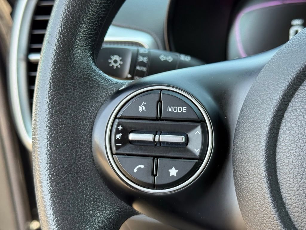Used 2024 Kia Soul LX w/ Option Group 015 FWD image 16