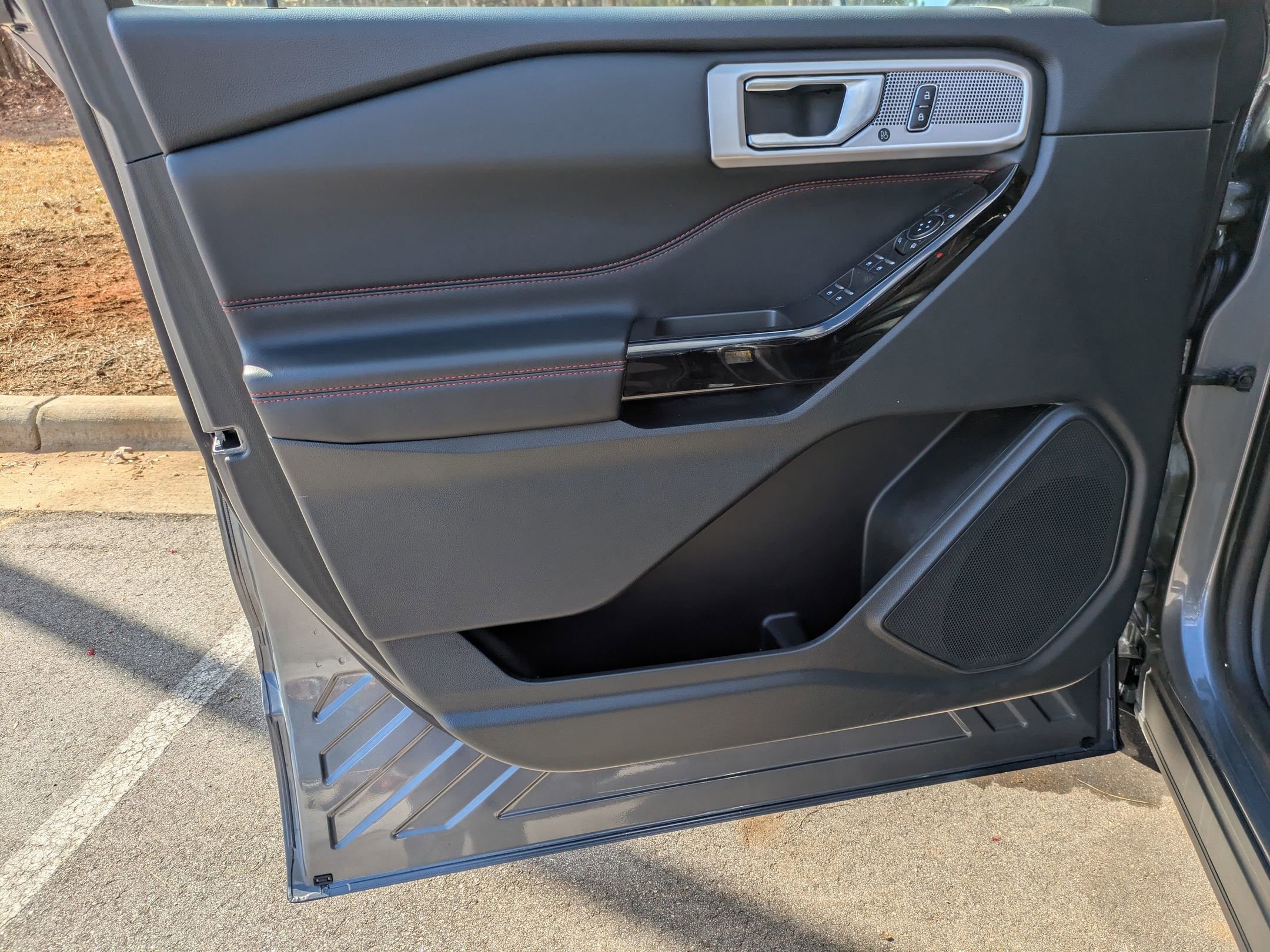 Certified 2024 Ford Explorer ST-Line w/ Class IV Trailer Tow Package image 10