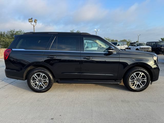 Certified 2025 Ford Expedition Active AWD/4WD image 4