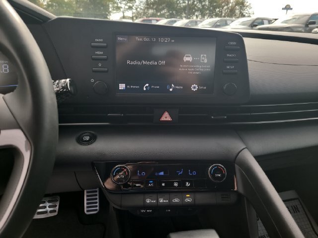 Used 2025 Hyundai Elantra Sport FWD image 17