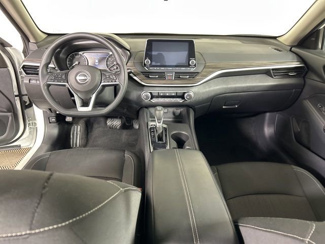 Used 2025 Nissan Altima 2.5 SV FWD image 14