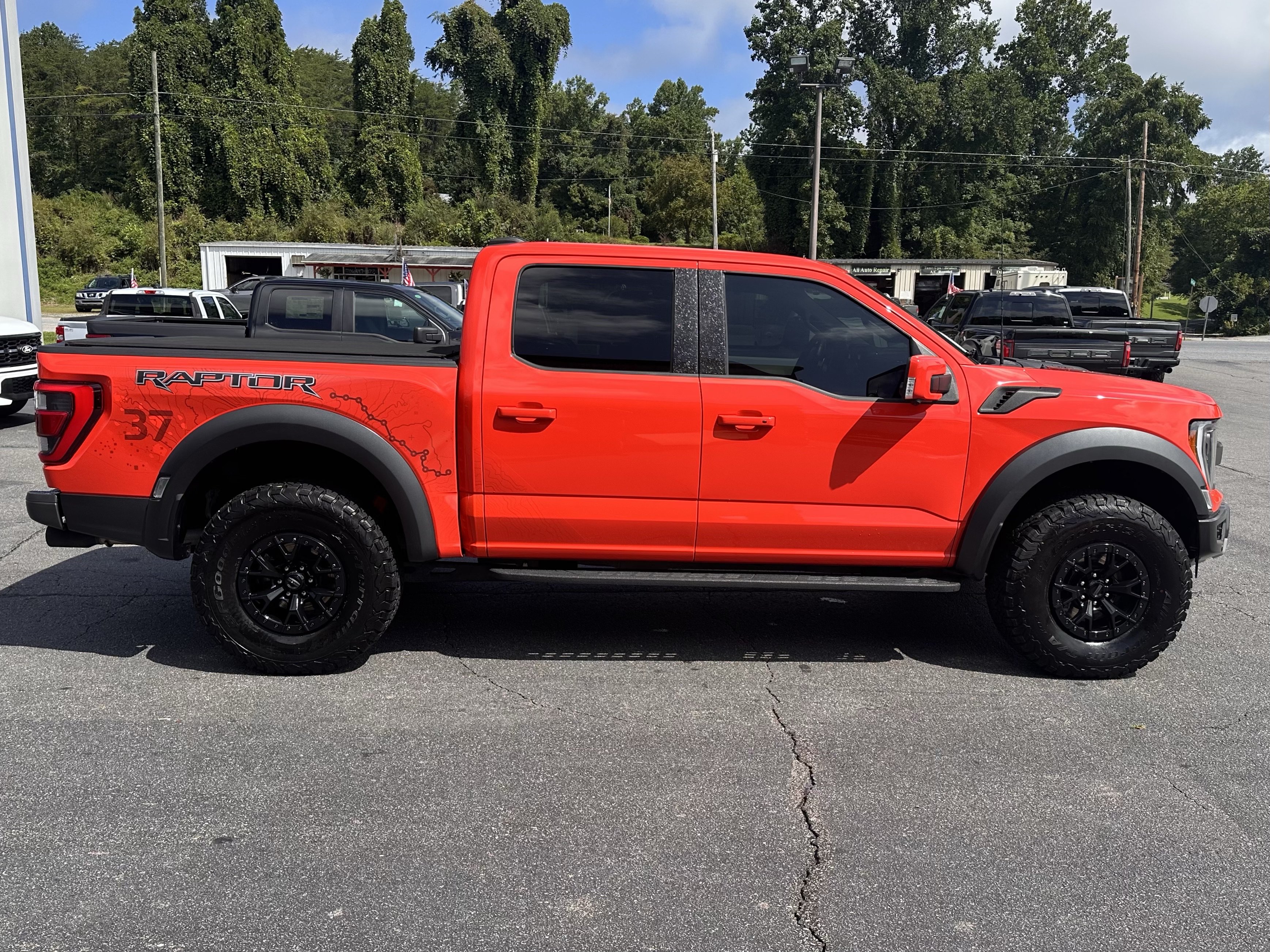 Certified 2023 Ford F150 Raptor w/ Raptor 37 Performance Package AWD/4WD image 5