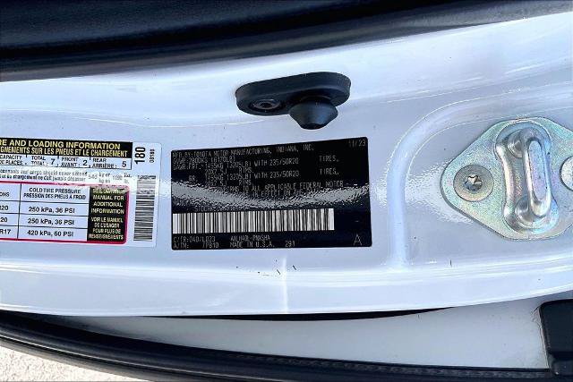 Used 2024 Toyota Sienna XSE FWD image 36