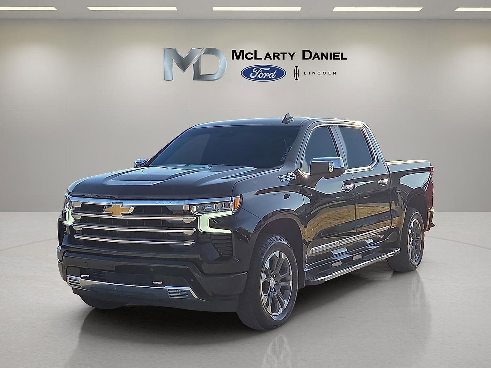 Used 2024 Chevrolet Silverado 1500 High Country w/ Technology Package video 2