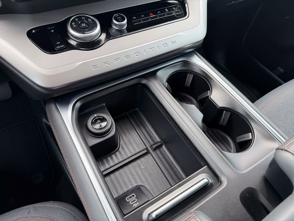 Certified 2025 Ford Expedition Active image 23