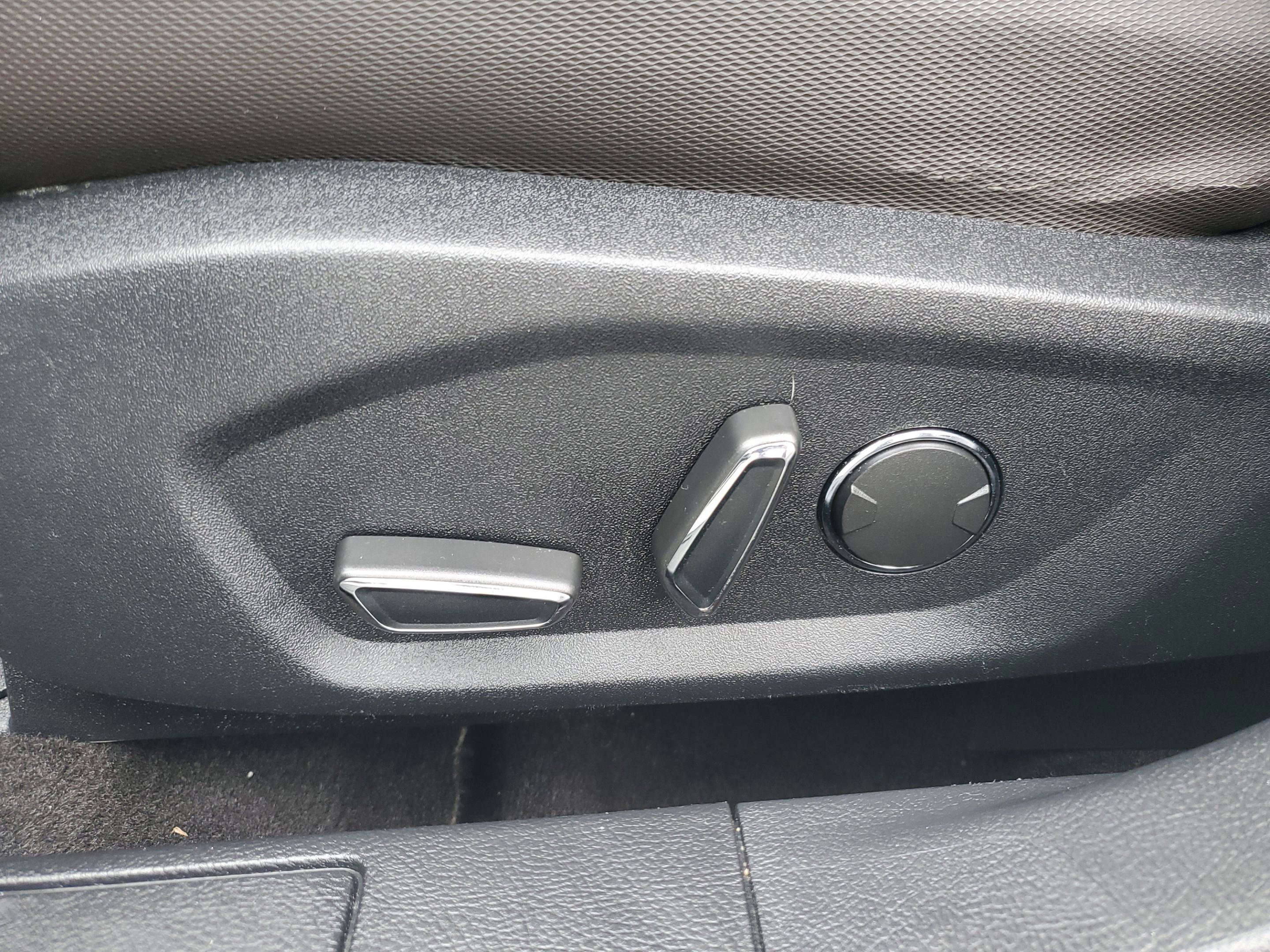 Certified 2019 Ford Fusion SE w/ Equipment Group 151A image 17