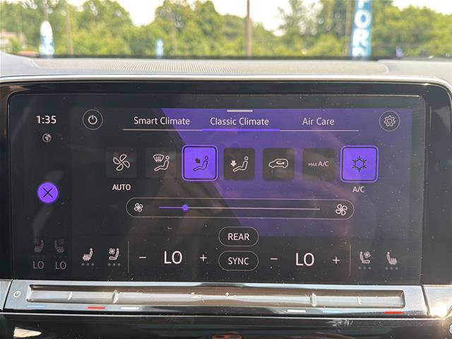 Used 2024 Volkswagen Atlas Peak Edition SEL AWD/4WD image 32