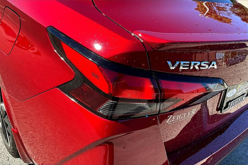 Used 2024 Nissan Versa SR w/ Trunk Package image 28