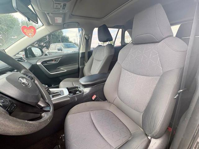 Used 2020 Toyota RAV4 XLE w/ Convenience Package FWD image 12