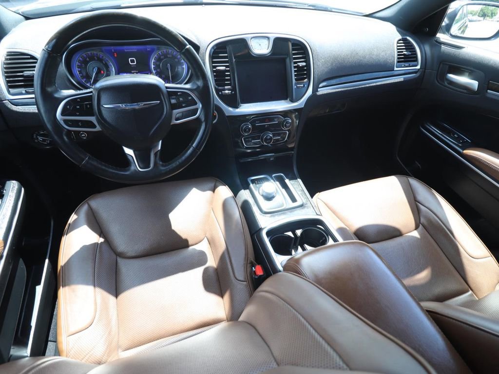 Used 2019 Chrysler 300 Limited RWD image 4