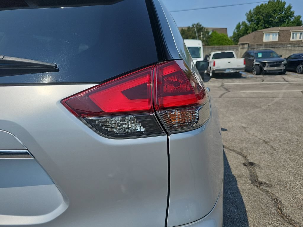 Used 2020 Nissan Rogue SV AWD/4WD image 33