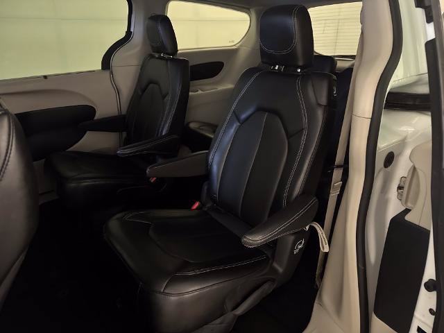Used 2024 Chrysler Pacifica Touring-L FWD image 29