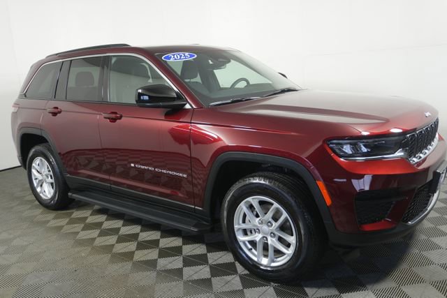 Used 2025 Jeep Grand Cherokee Laredo X AWD/4WD image 1