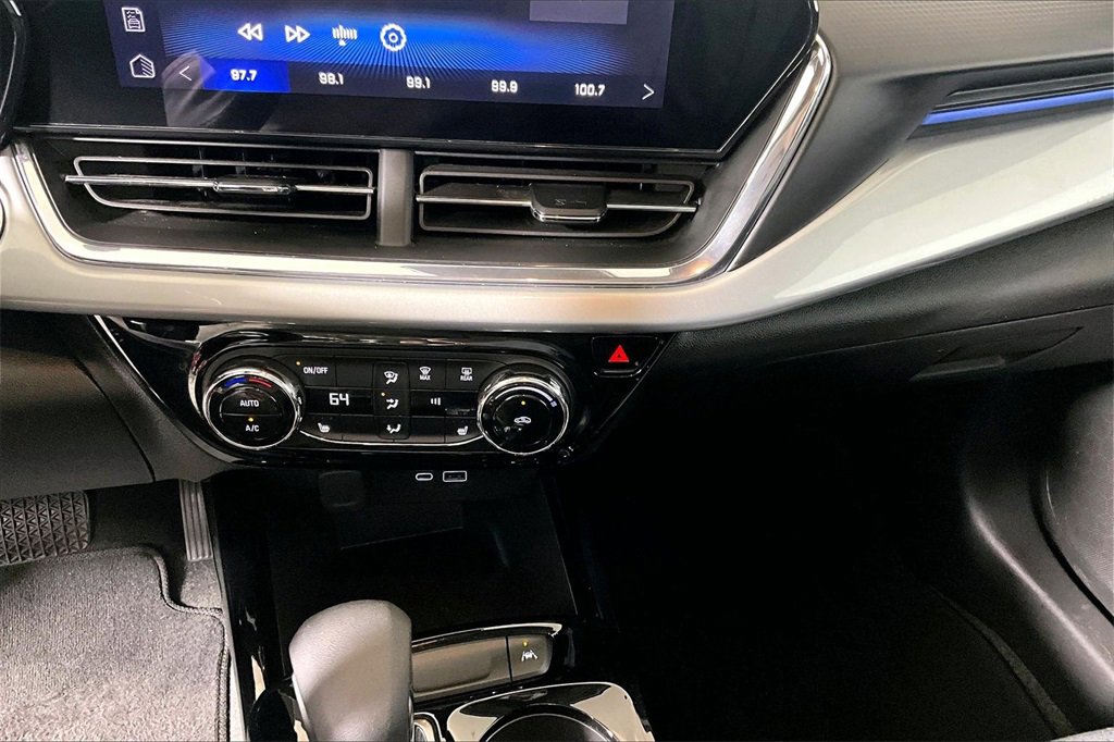 Used 2025 Chevrolet Trax LT w/ LT Convenience Package image 25