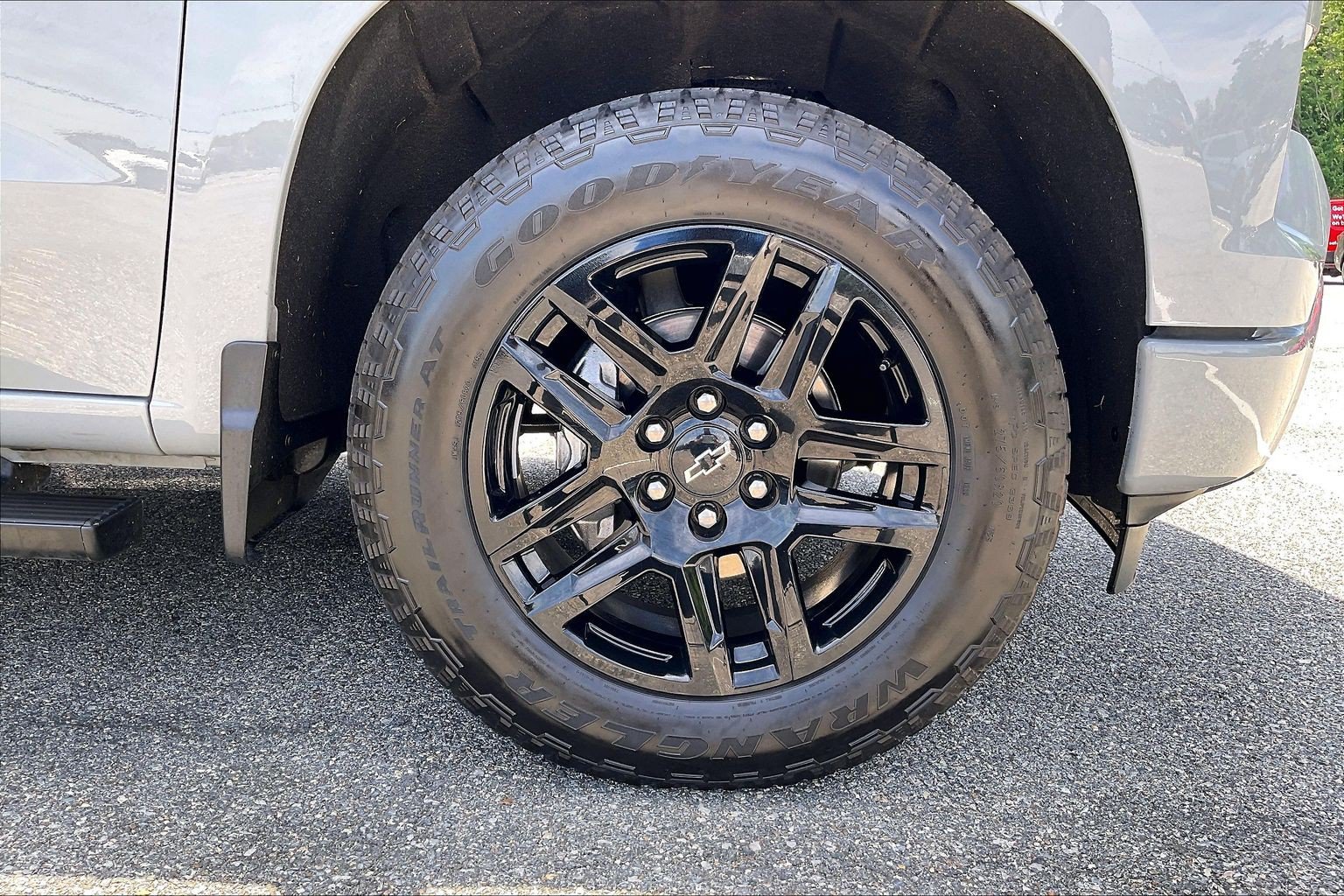Used 2025 Chevrolet Silverado 1500 RST AWD/4WD image 9