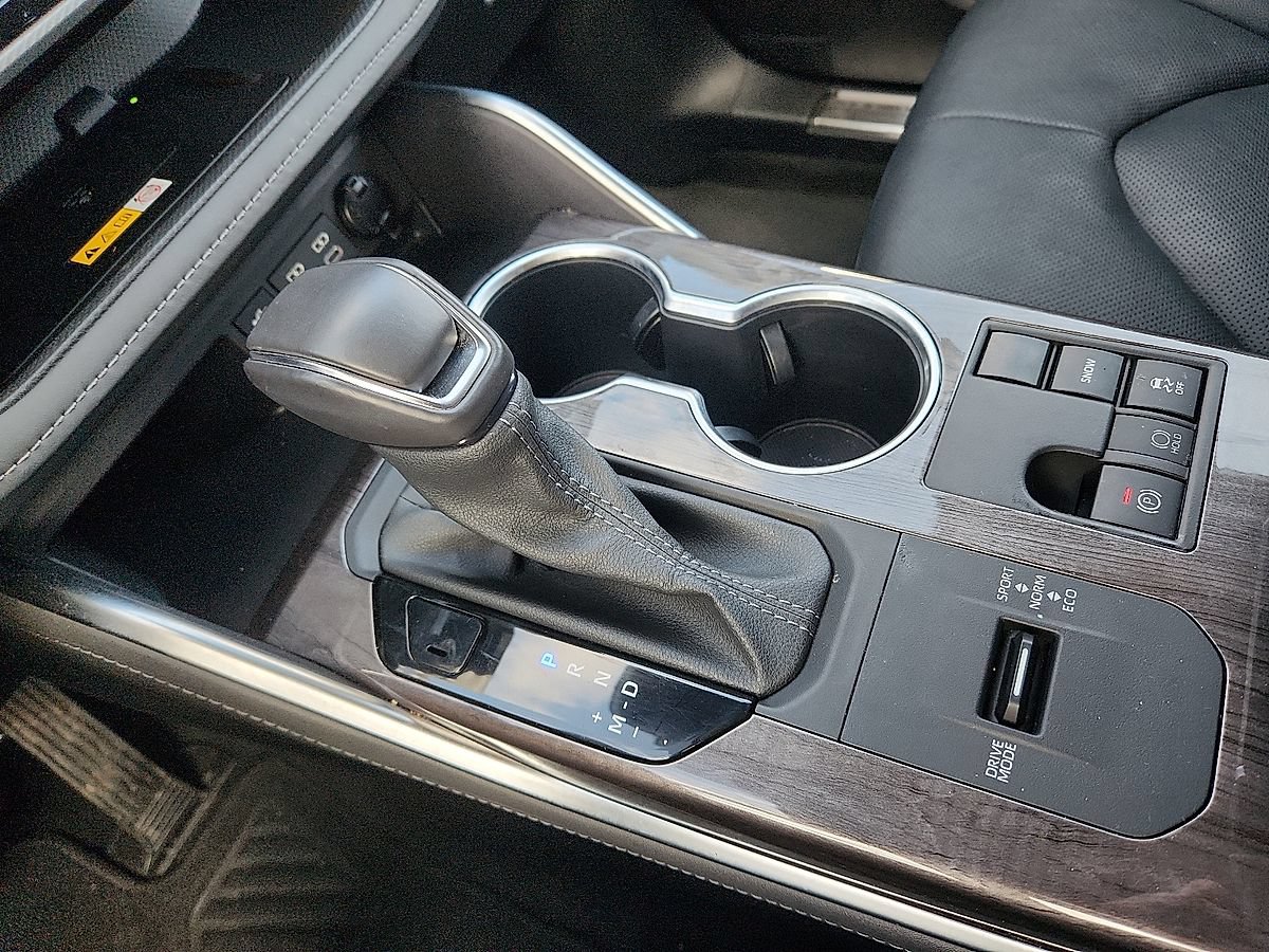 Used 2024 Toyota Highlander Platinum FWD image 12