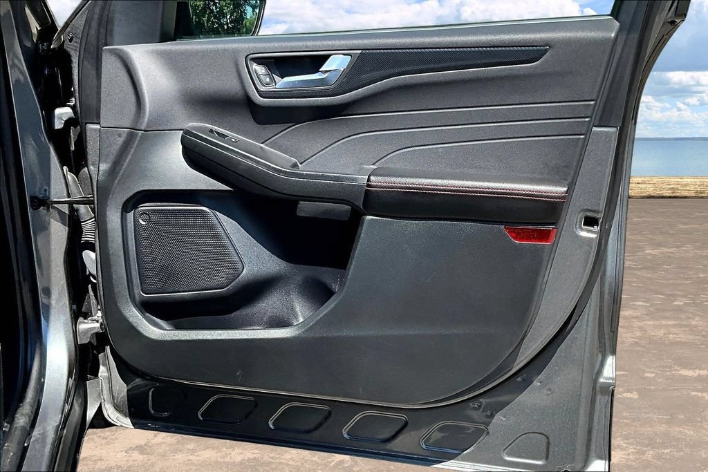 Certified 2025 Ford Escape ST-Line FWD image 29