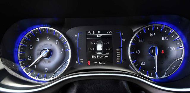 Used 2022 Chrysler Voyager LX FWD image 16