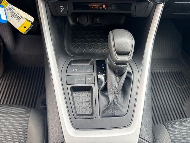 Used 2022 Toyota RAV4 LE FWD image 21