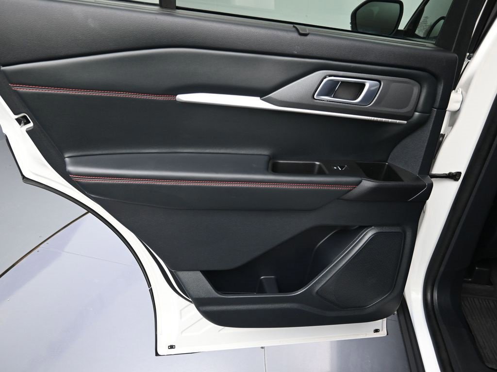 Certified 2025 Ford Explorer ST-Line w/ Premium Package image 38