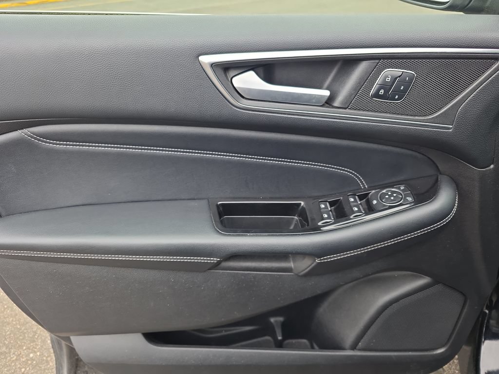 Certified 2017 Ford Edge Titanium w/ Equipment Group 301A FWD image 17