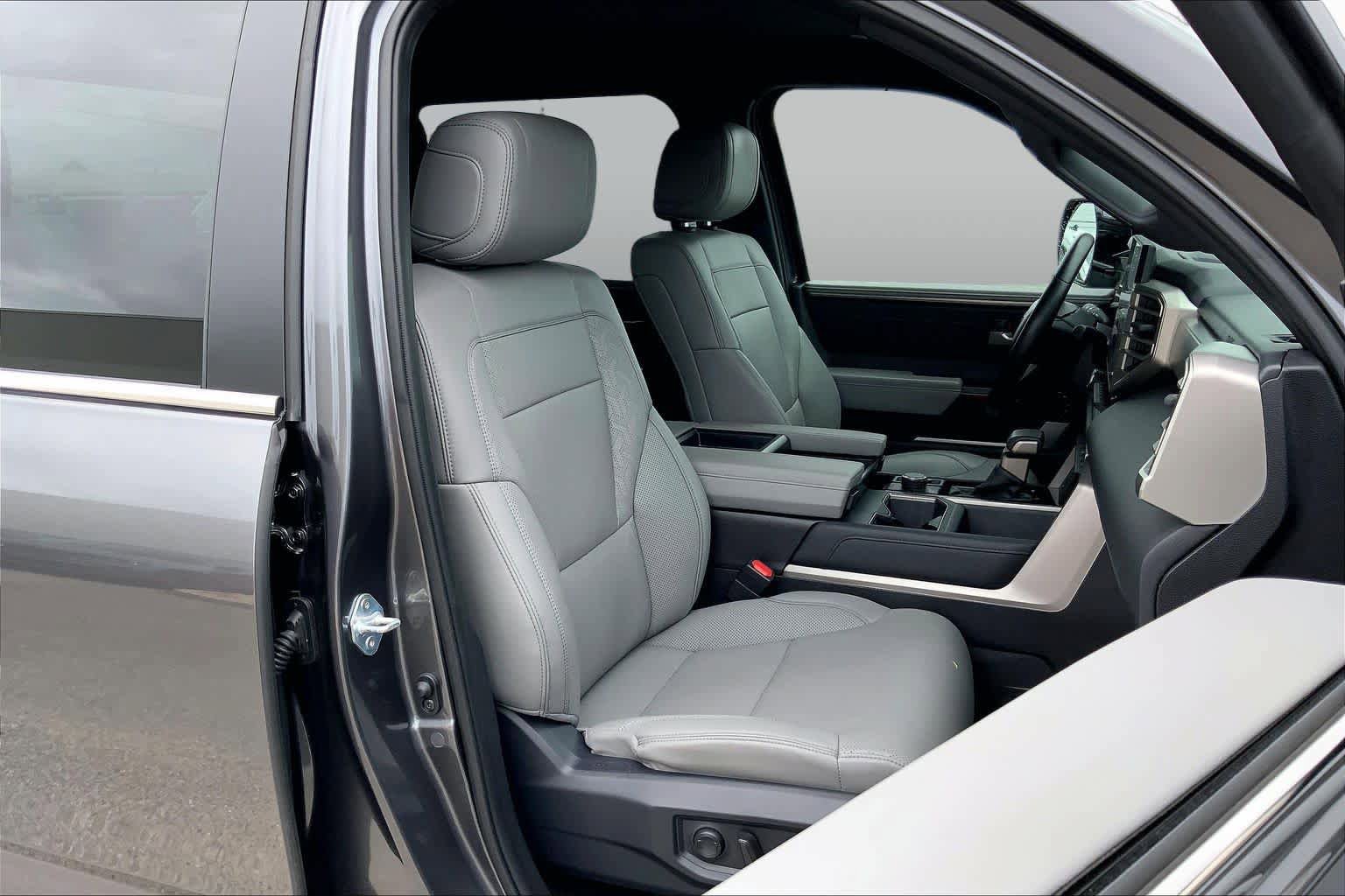 Used 2025 Toyota Tundra Limited AWD/4WD image 9
