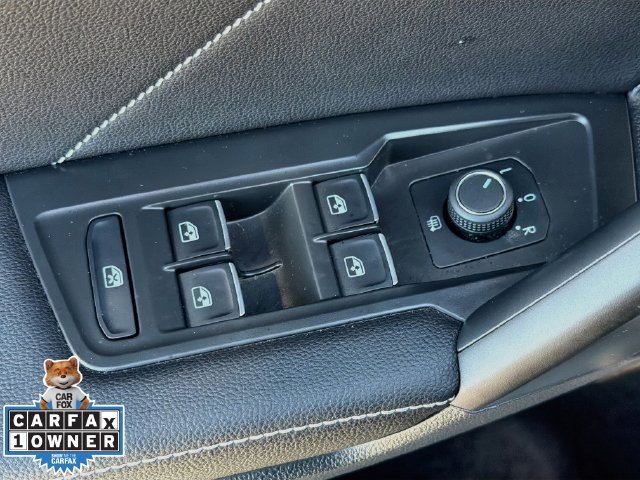 Used 2023 Volkswagen Tiguan SE w/ Panoramic Sunroof Package FWD image 24
