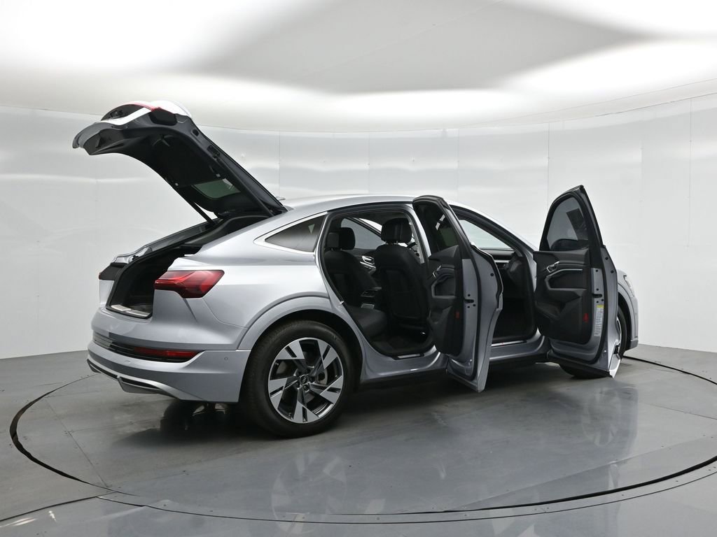 Used 2022 Audi e-tron Premium Plus image 5