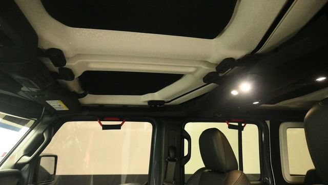 Used 2025 Jeep Wrangler Unlimited Rubicon AWD/4WD image 22