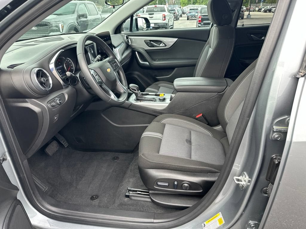 Used 2025 Chevrolet Blazer LT AWD/4WD image 12