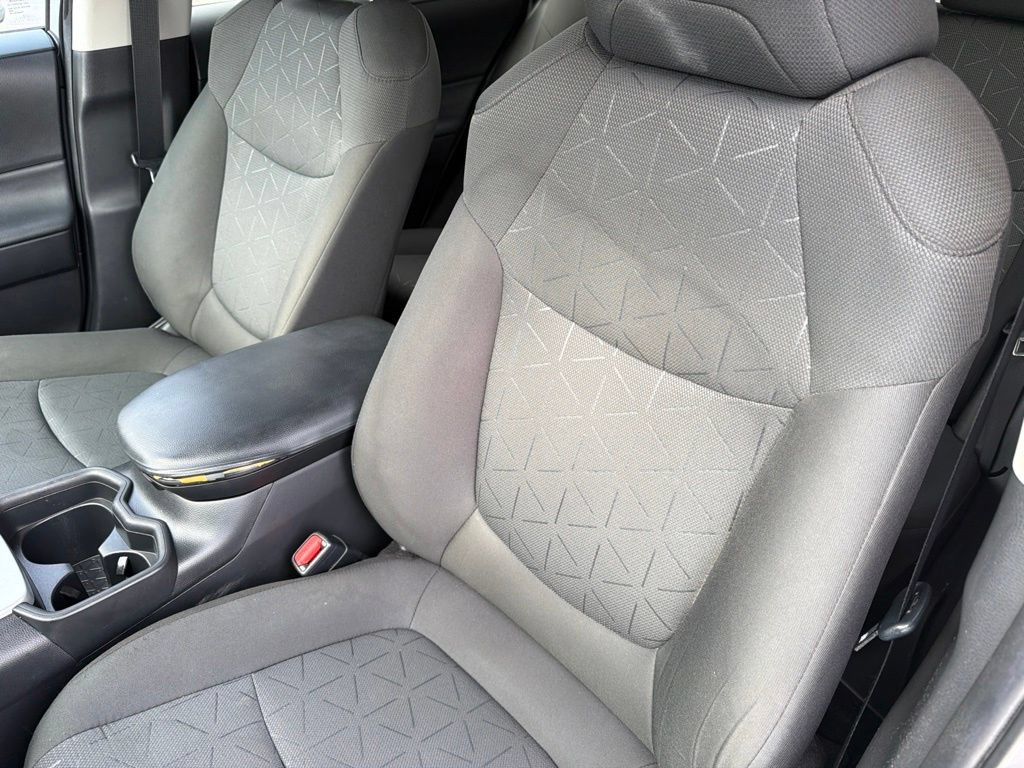 Used 2021 Toyota RAV4 XLE w/ Convenience Package FWD image 20