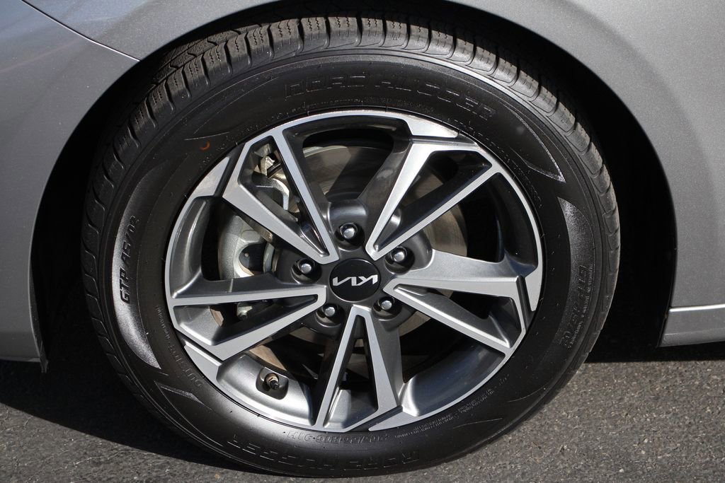 Used 2022 Kia Forte LXS FWD image 14