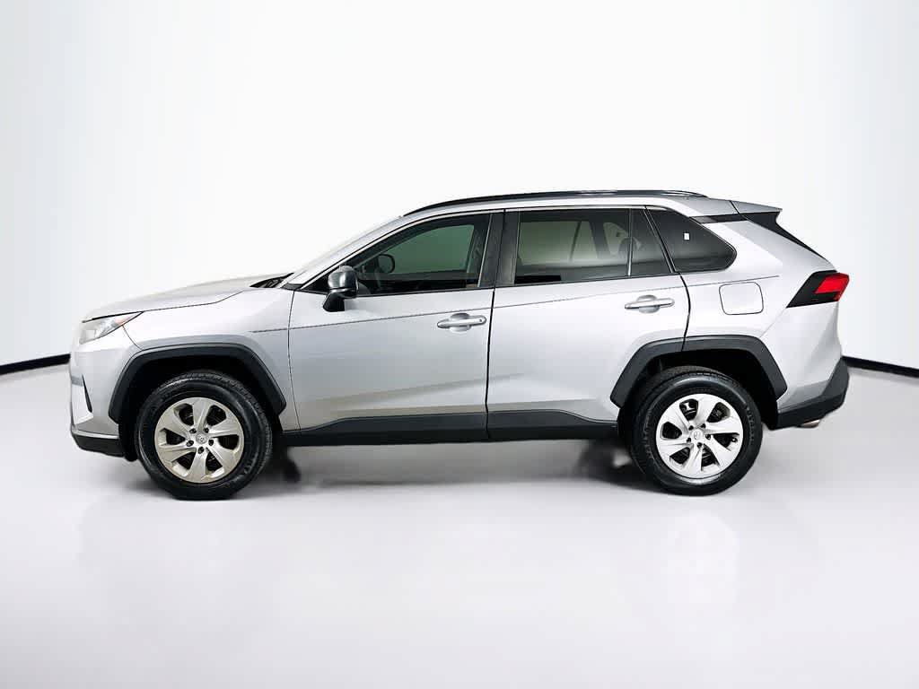 Used 2019 Toyota RAV4 LE FWD image 3