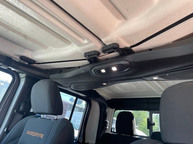 Used 2025 Jeep Gladiator Mojave w/ Convenience Group AWD/4WD image 39