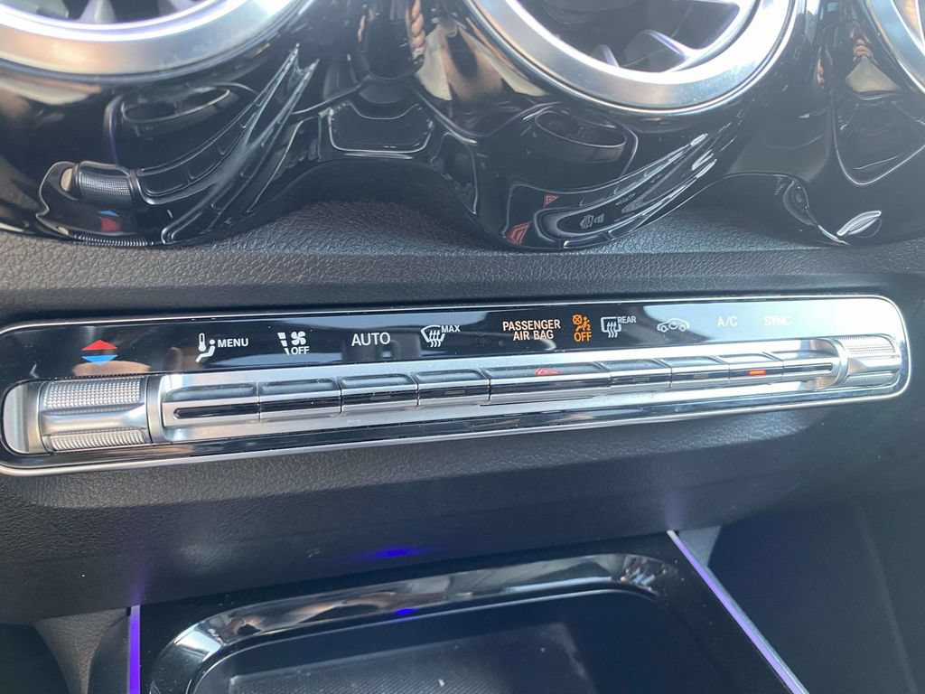 Used 2022 Mercedes-Benz GLB 250 w/ Premium Package Lite image 25