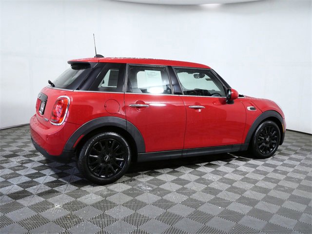Used 2019 MINI Cooper 4-Door Hardtop image 4